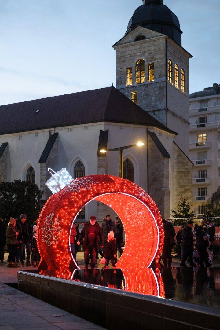 Court séjour en groupe : Marché de Noël à Annecy, Montreux, Suisse, pension complète au départ de Marseille 
