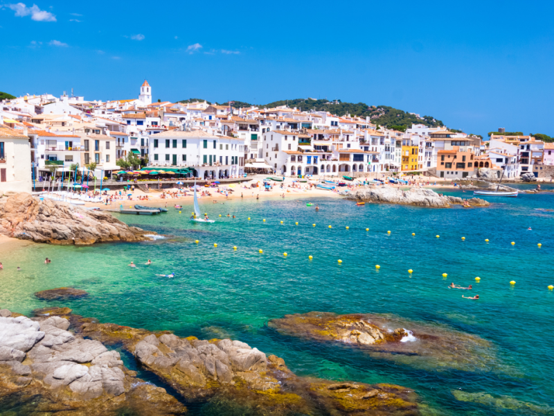CALLELA DE MAR  profitez d'un voyage de groupe pendant 4 jours pour profitez des soldes et faire vos achats !
