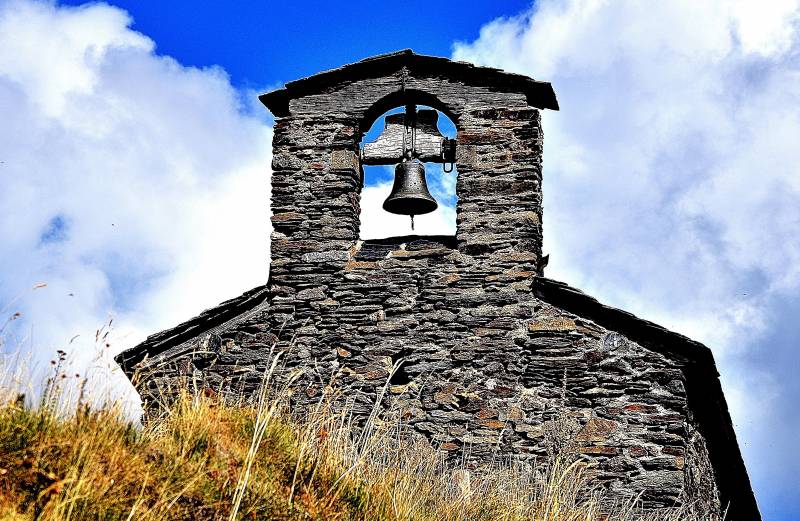 Visiter Os de Civis, un village typique, avec votre CE