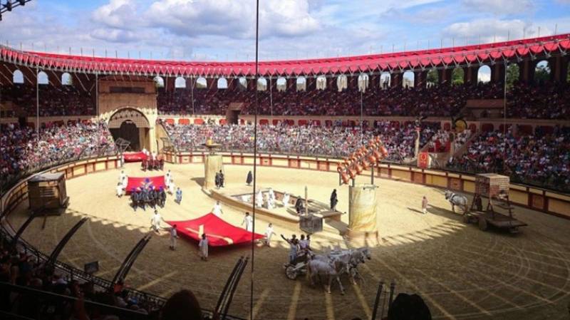Découvrez le PUY DU FOU en groupe au départ de l'aéroport Marseille Provence