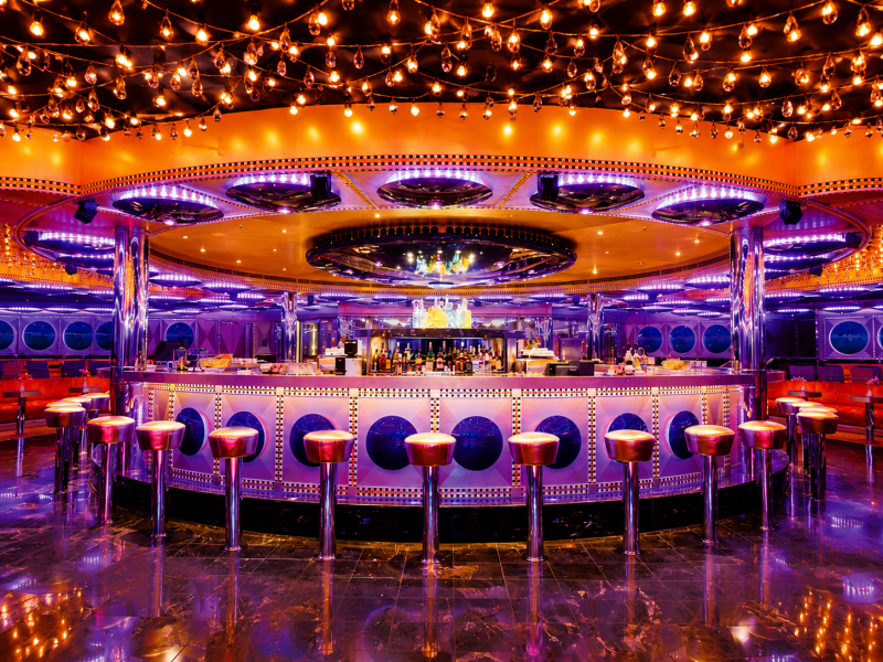 Ambiance lounge et soirées à bord du Costa Favolosa pendant votre mini-croisière