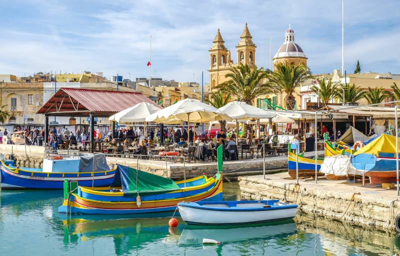 Luzzus traditionnels dans le port de Malte – découverte authentique en city trip groupe