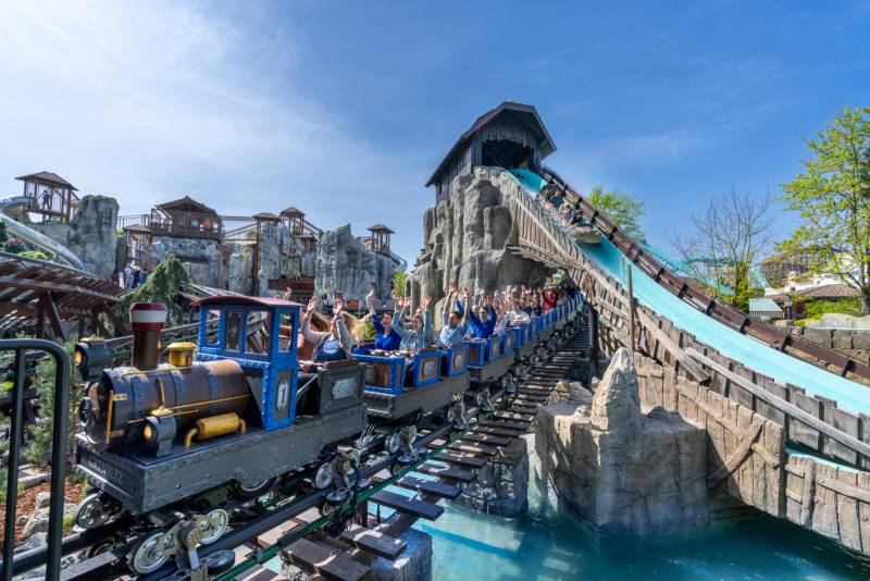 Plus de 100 attractions et spectacles à découvrir à Europa-Park Resort.