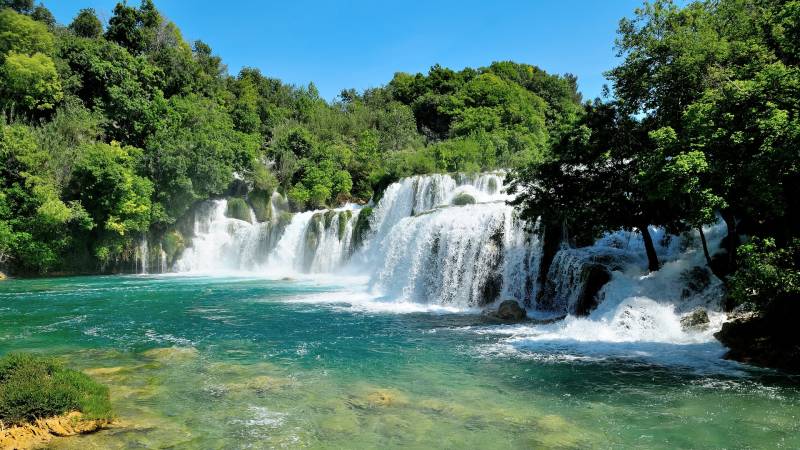 Se rendre en Croatie pour découvrir les chutes de Krka, avec SARLIN Groupes et Voyages