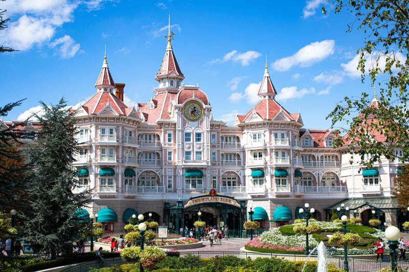 Séjour en groupe Disneyland Paris : train + hôtel du parc + billets d'entrées aux 2 parcs + petit-déjeuner - voyage cse, séjour associations