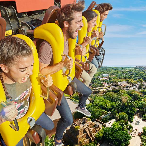 SALOU - PORT AVENTURA + FERRARILAND week-ends fériés, en demi-pension, au départ de Marseille et alentours