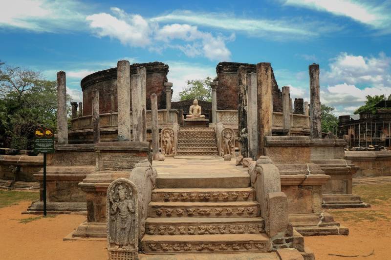 Voyage sur mesure au Sri Lanka : entre visites culturelles, safari et détente, un séjour inoubliable pour votre groupe.
