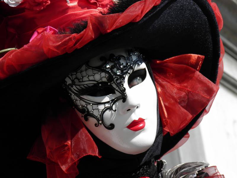 Le carnaval de Venise au départ de Digne les Bains ? C'est possible avec SARLIN Groupes et Voyages !