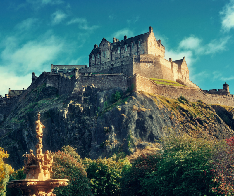 Le château d’Édimbourg, symbole de la capitale Un site emblématique découvert lors du tour panoramique.